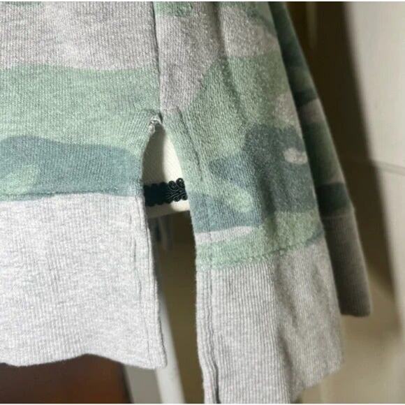 Green and Grey Camo Long Sleeve Crew Neck Sweater Size Large - Picture 3 of 10